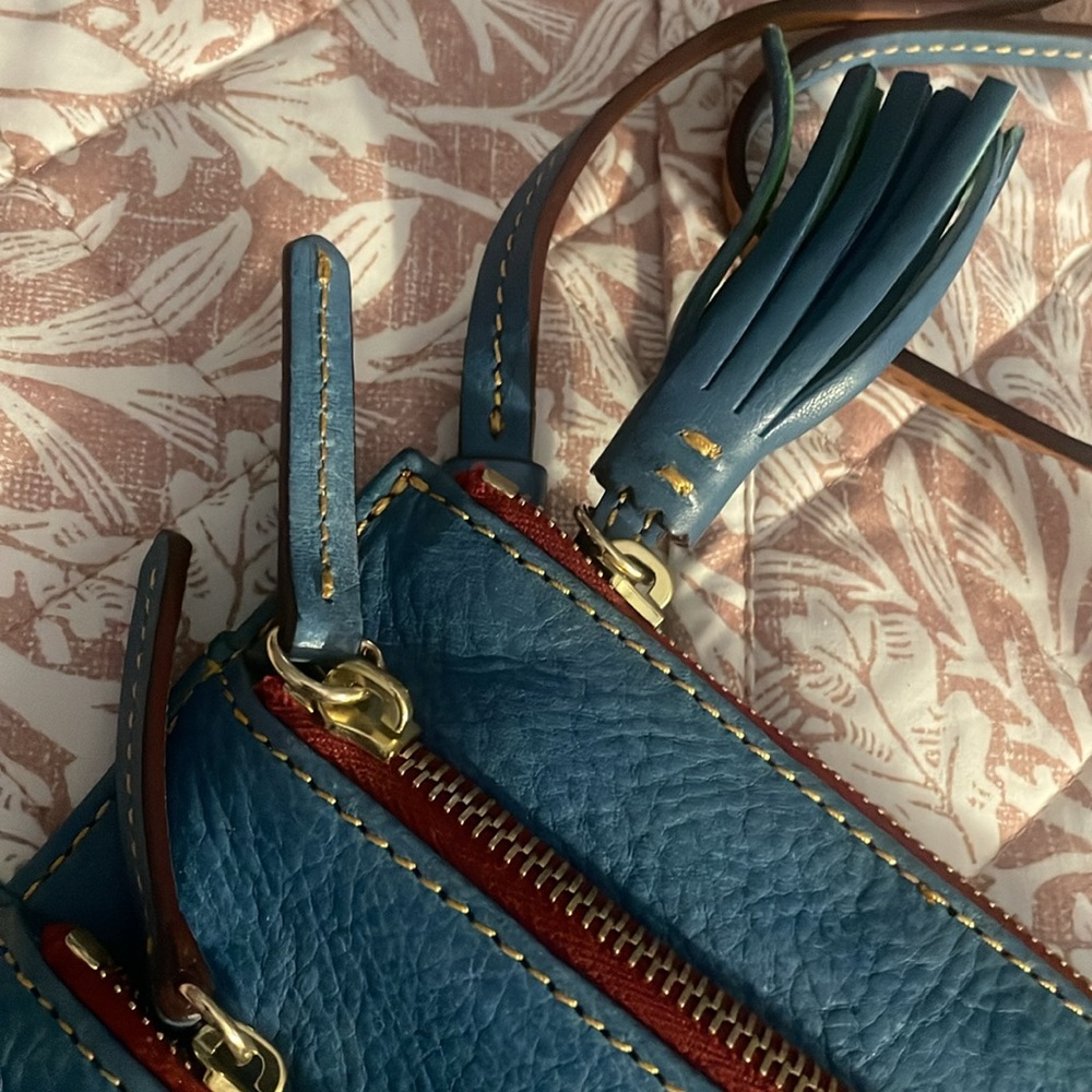 Dooney & Bourke Blue Crossbody Bag Gold Hardware Multiple Compartment Adjust NEW - Picture 5 of 9